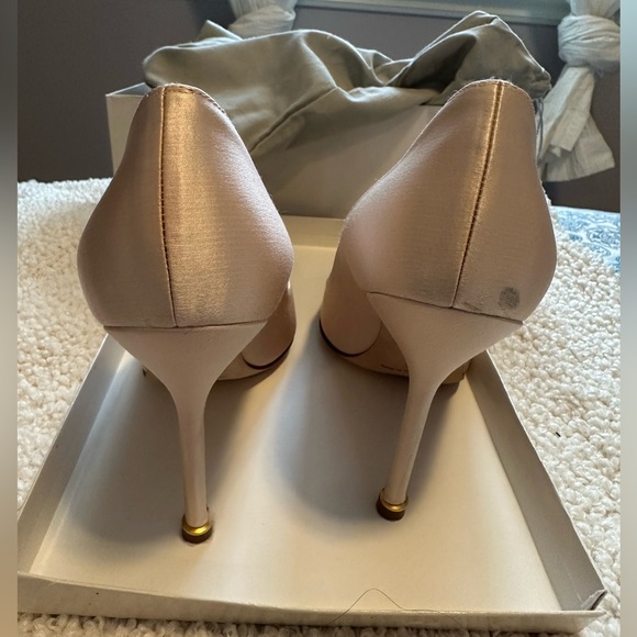 *Sold* Manolo Blahnik Hangisi heels beige satin with pearl - Picture 2 of 10